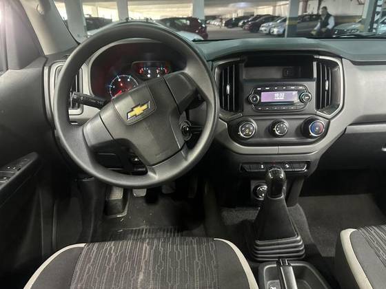 CHEVROLET S10 2.8 LS 4X4 CD 16V TURBO DIESEL 4P MANUAL CHEVROLET S10 2.8 LS 4X4 CD 16V TURBO DIESEL 4P MANUAL